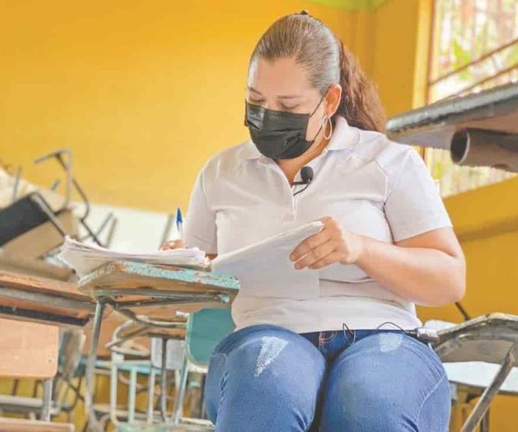 Lleva maestra 10 años sin plaza y enfrentando adversidades