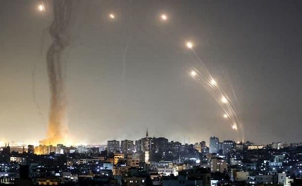 Hamás lanza cohetes desde Gaza hacia Israel Hamás lanza cohetes desde Gaza hacia Israel