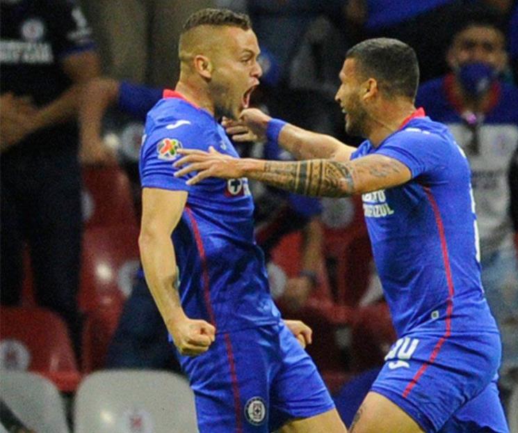 Cruz Azul padece, pero se salva de la eliminación