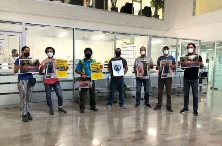 Protesta colectivo Pueblo Bicicletero en oficinas de AyD