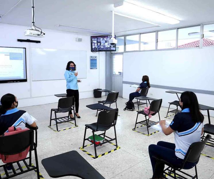 Avanza UANL en su modelo de Aula Híbrida Avanza UANL en su modelo de Aula Híbrida