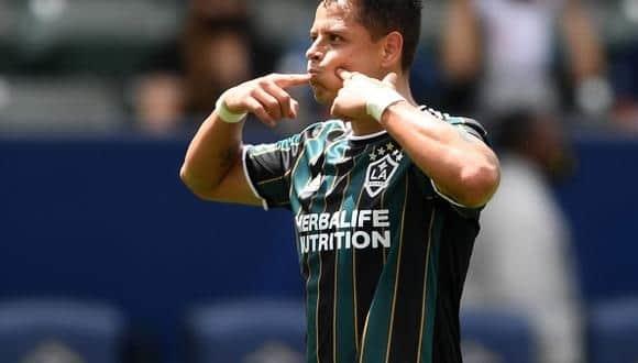‘Chicharito’ marca, pero falla penal