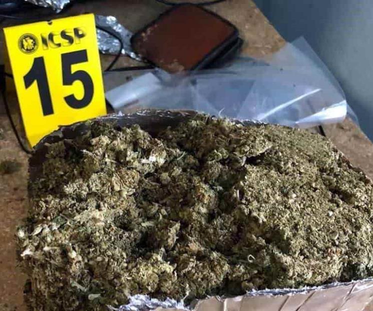 Detienen con arma y droga a hombre en cateo