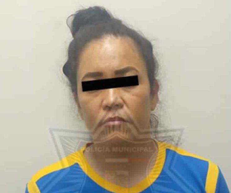 Detienen a mujer por robo