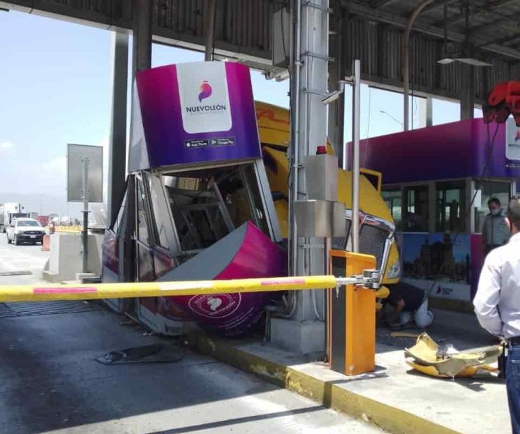 Estrella tráiler contra caseta en Anillo Periférico