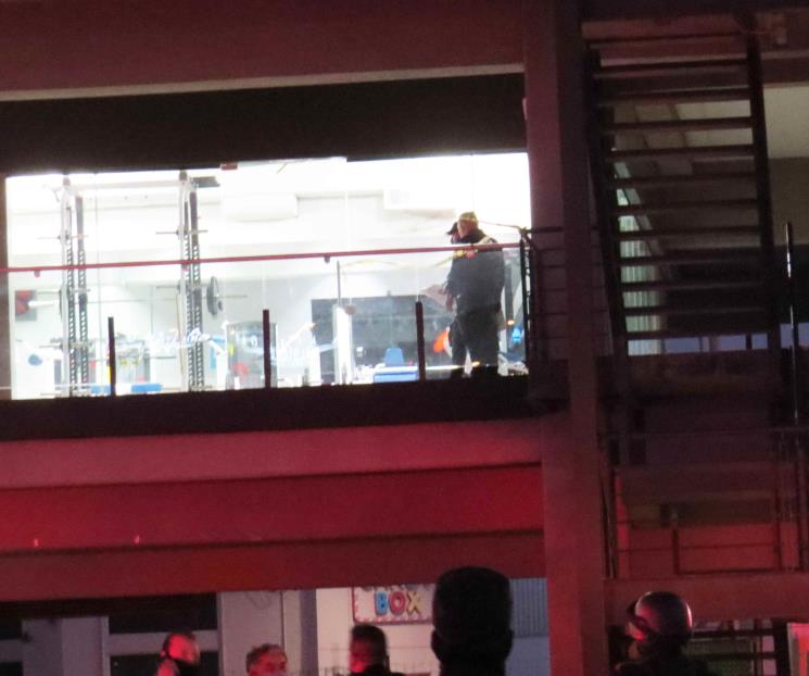 Ejecutan a hombre dentro de gimnasio