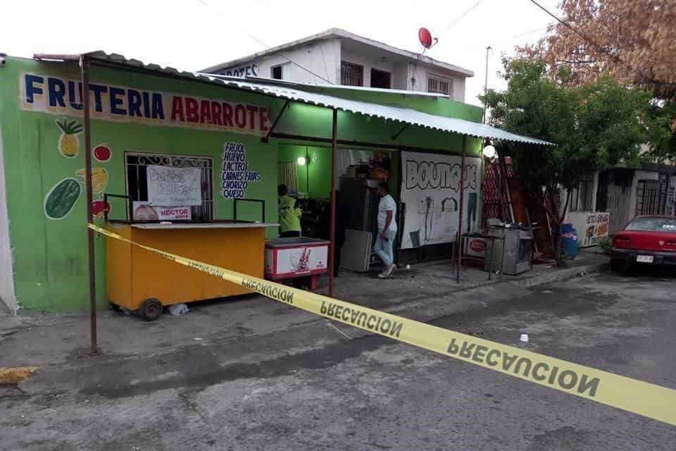 Tres sujetos armados, atacaron una frutería a balazos