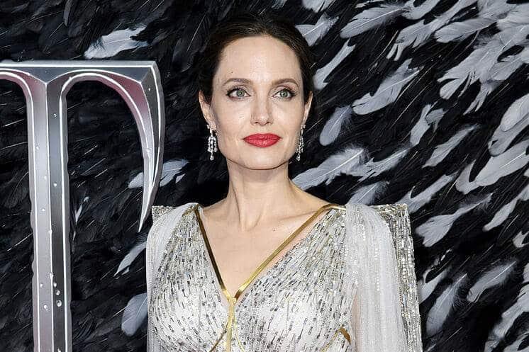 Angelina no quiere tener una pareja