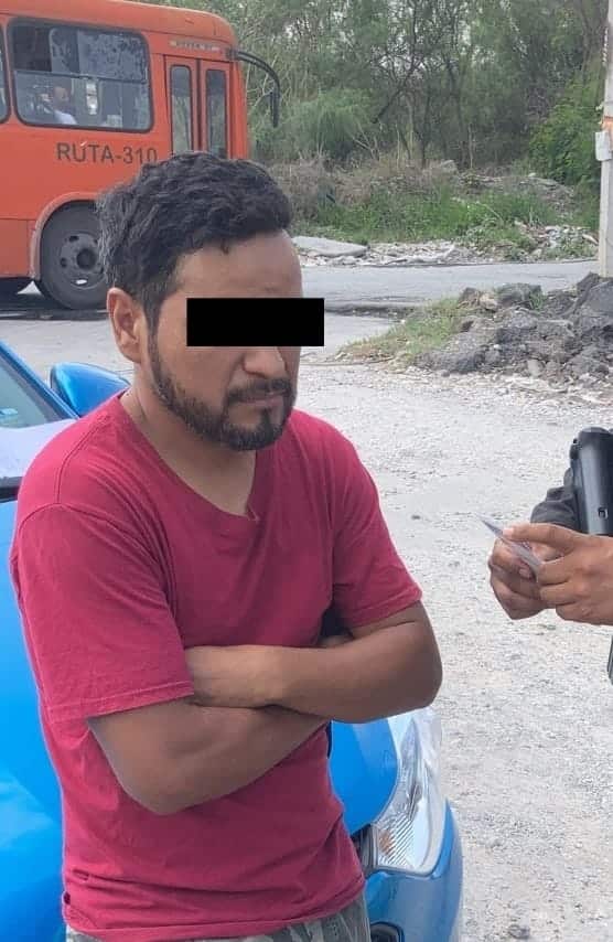 Manejaba un vehículo con una placa de circulación de papel