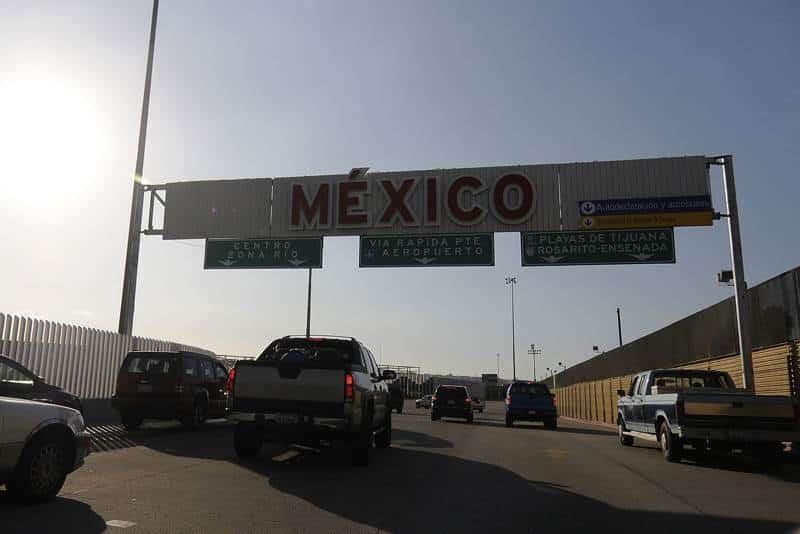 Siguen restricciones en frontera de México y EU Siguen restricciones en frontera de México y EU