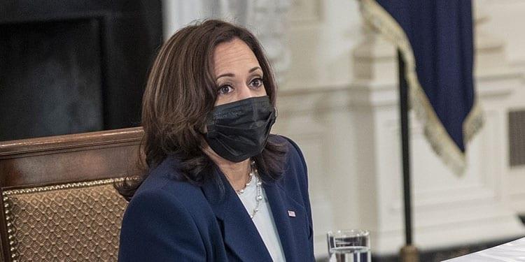 Se reúne Kamala Harris con abogadas exiliadas de Guatemala