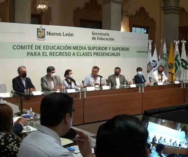 Reanudarán clases presenciales en prepas y universidades