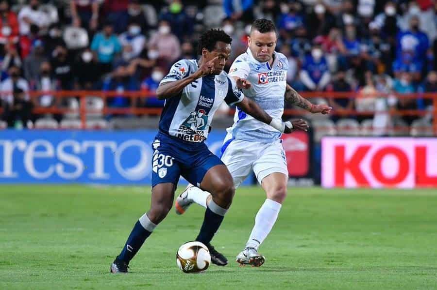 Cruz Azul y Pachuca lucen temerosos; empatan 0-0