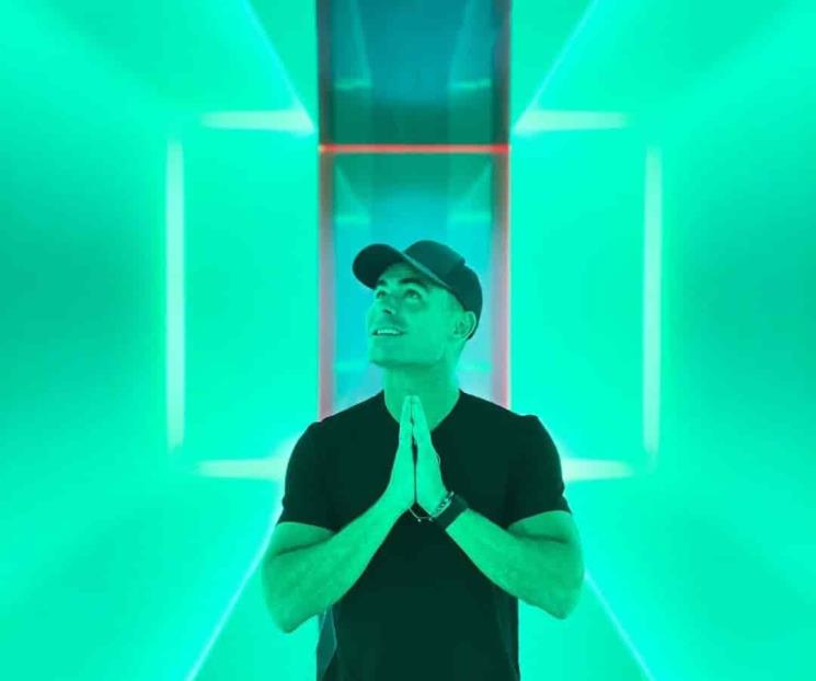 Zac Efron reaparece tras polémico cambio en rostro