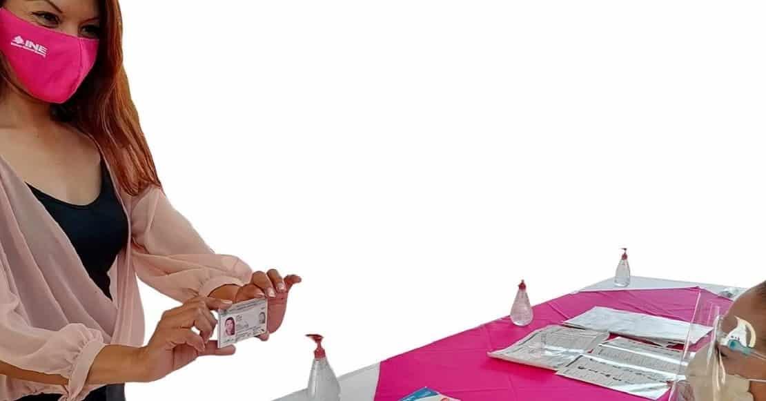Se deberá sólo mostrar credencial del INE