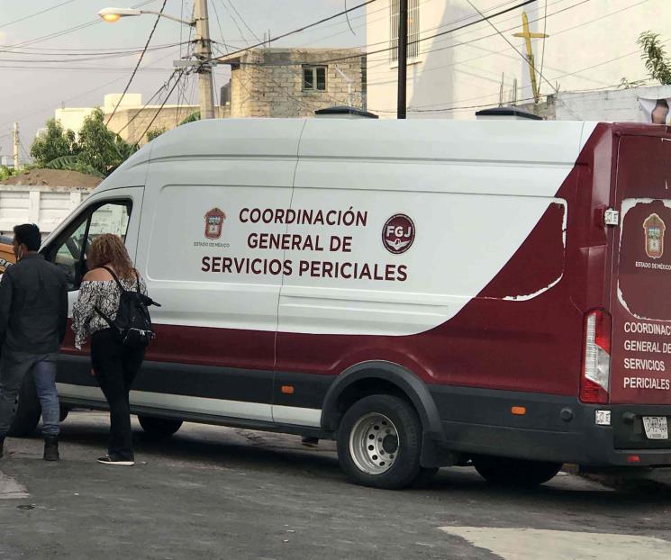 En dos cubetas coloqué restos de Reyna: Andrés