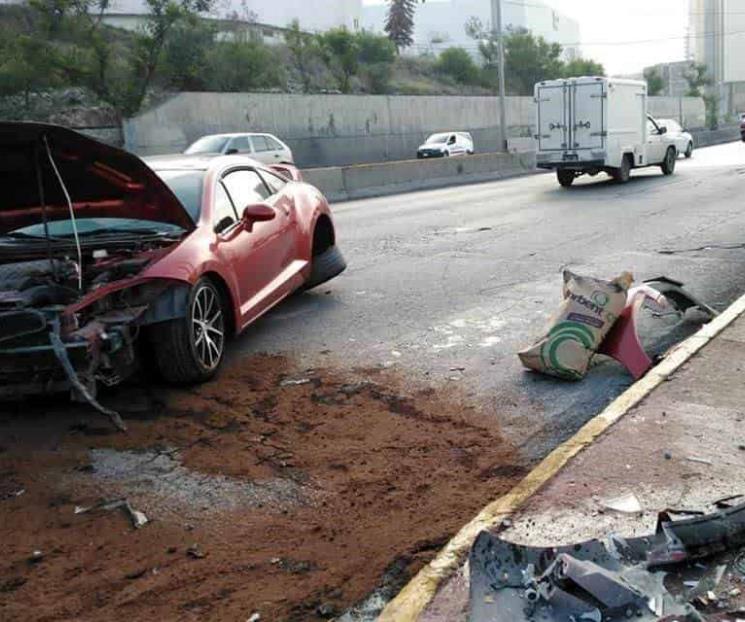 Vuelca auto en San Pedro Vuelca auto en San Pedro