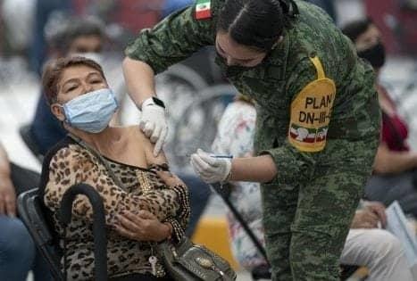Si se requiere; aplicarían una tercer dosis de vacuna