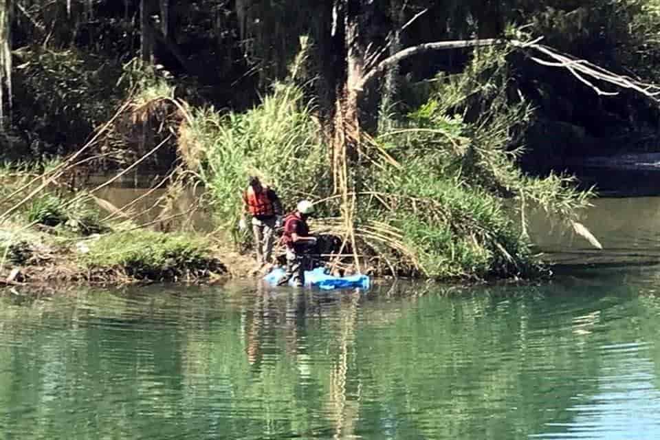 Dos amigos lo perdieron de vista mientras que se bañaban, hasta que lo encontraron flotando sin vida