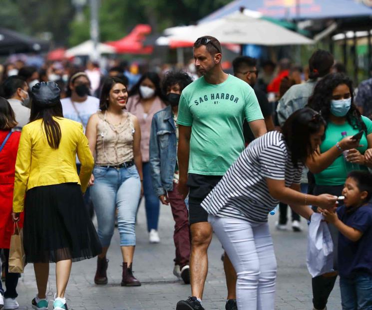 Olvidan capitalinos cubreboca y la sana distancia Olvidan capitalinos cubreboca y la sana distancia