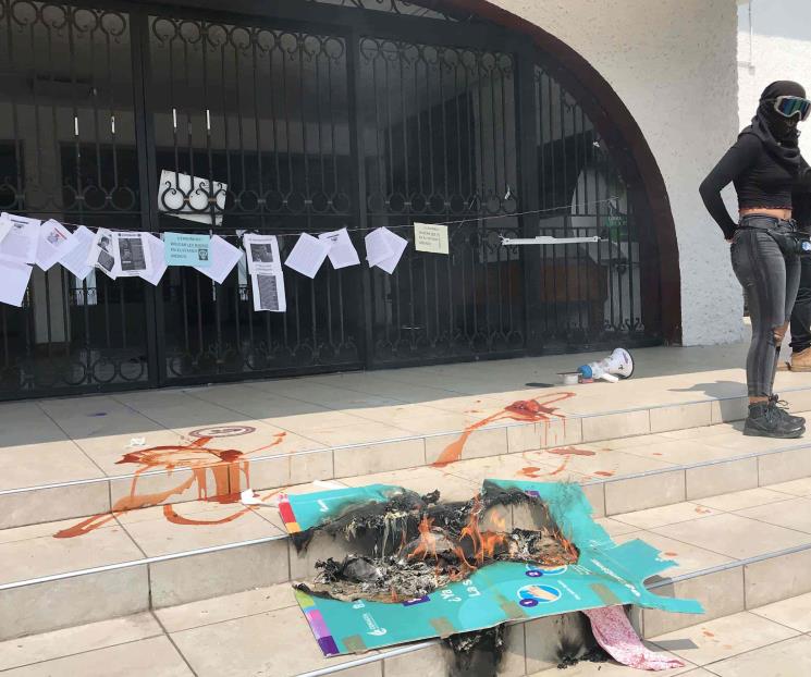 Jóvenes protestan por los feminicidios y violencia