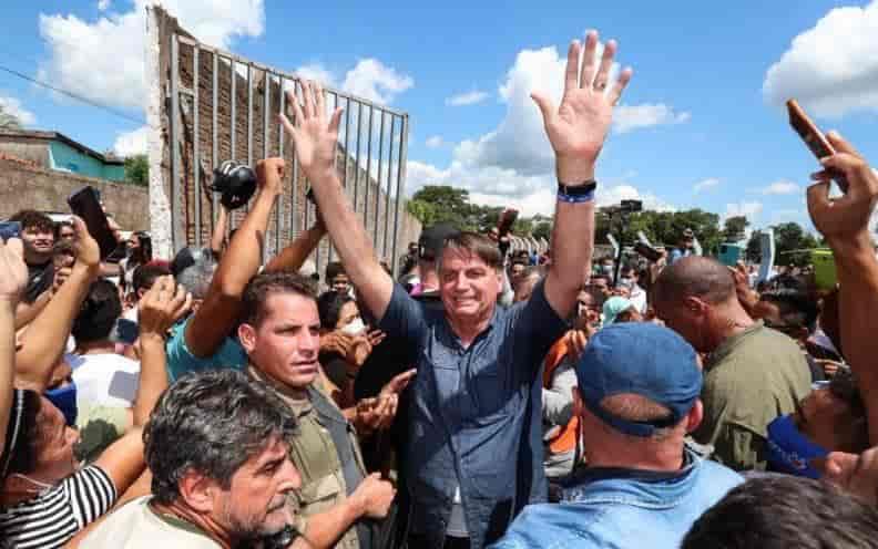 Multan a Bolsonaro por promover aglomeración