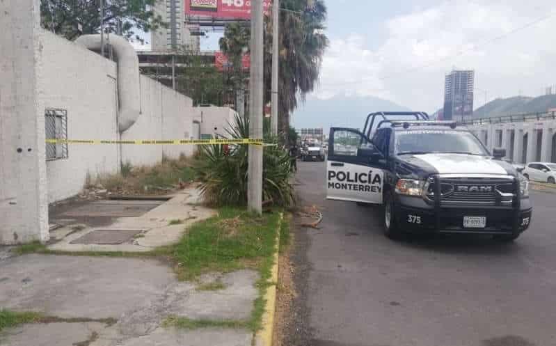 Encuentran cadáver en registro de la CFE
