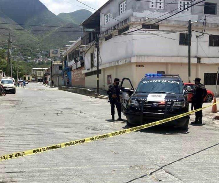 Balean casa,  hieren a inocente
