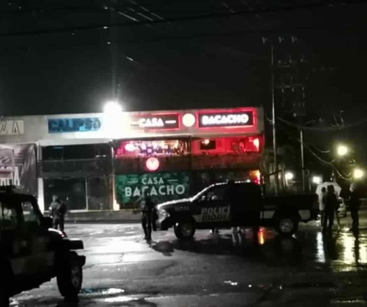 Altercado verbal entre clientes de bar deja 3 muertos