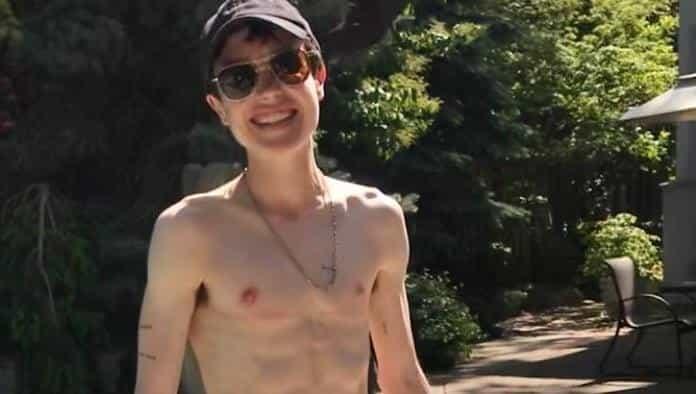 Elliot Page presume abdomen tras retirarse los senos Elliot Page presume abdomen tras retirarse los senos