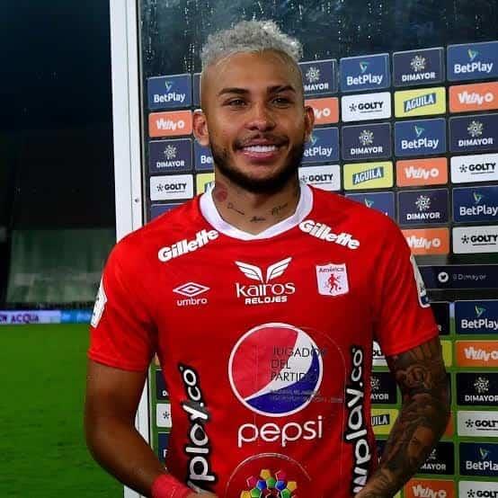 Tigres y Rayados se pelean a Duvan Vergara
