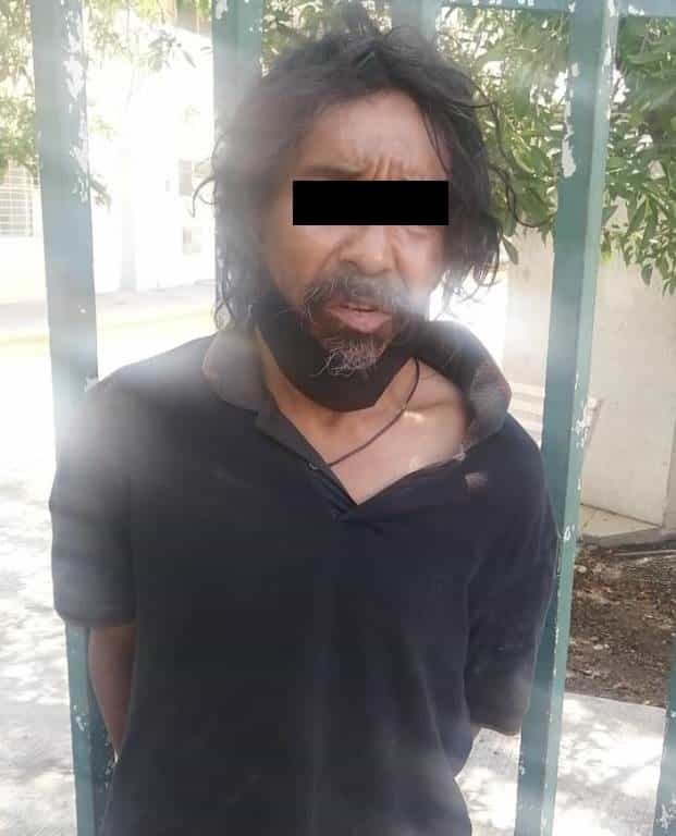 Detenido cuando llevaba el cobre de diversos aires acondicionados en una escuela secundaria