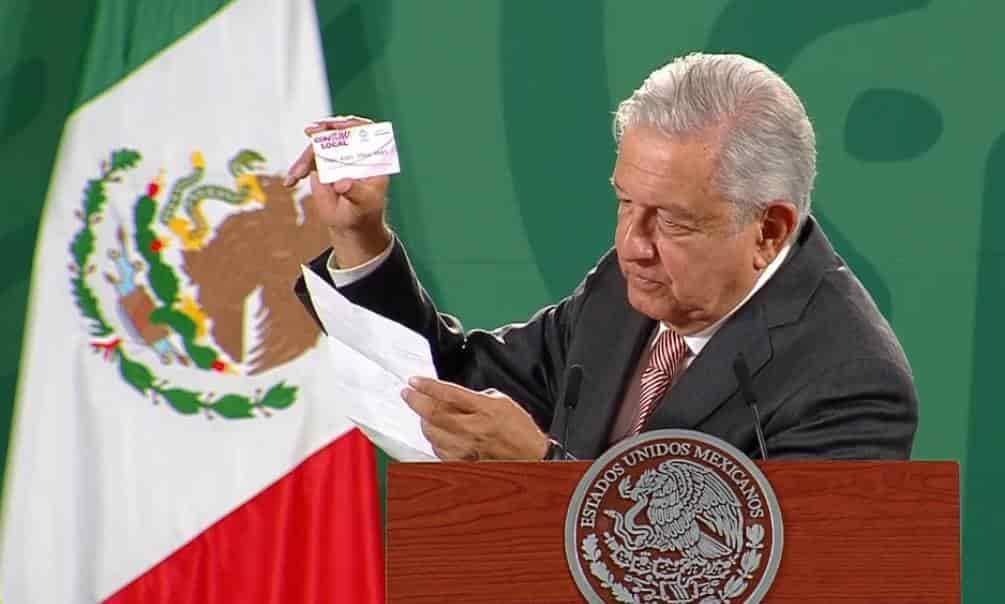 AMLO exhibe tarjeta que entregan en Guadalajara AMLO exhibe tarjeta que entregan en Guadalajara