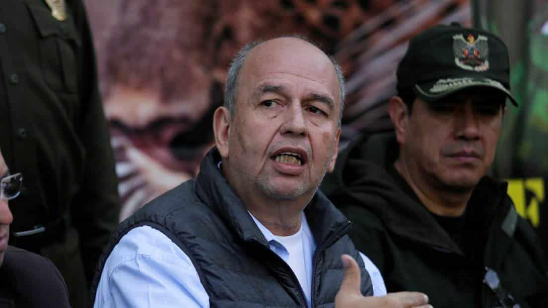 Detienen a exministro boliviano en EU
