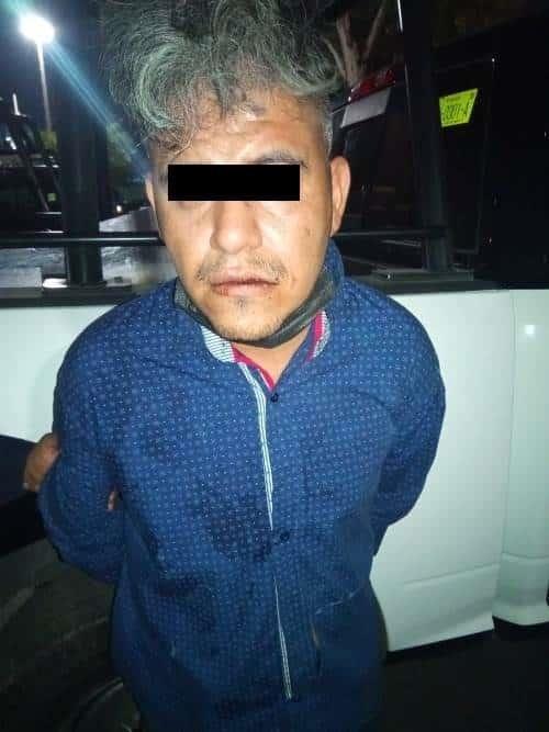 Golpea a conductor para robarse su auto