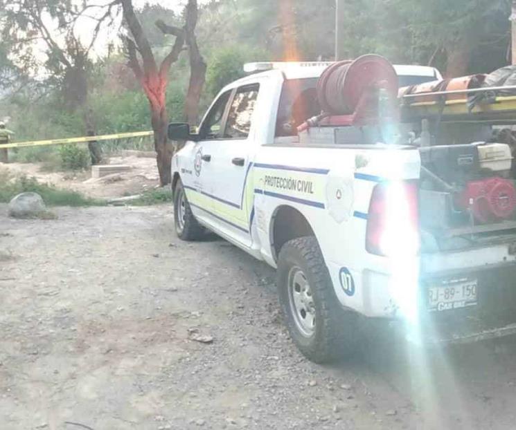 Hallan cadáver flotando en el Río Pesquería