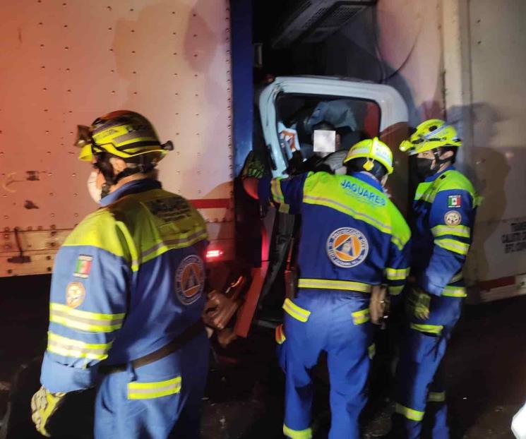 Queda prensado tras dormitar al volante Queda prensado tras dormitar al volante