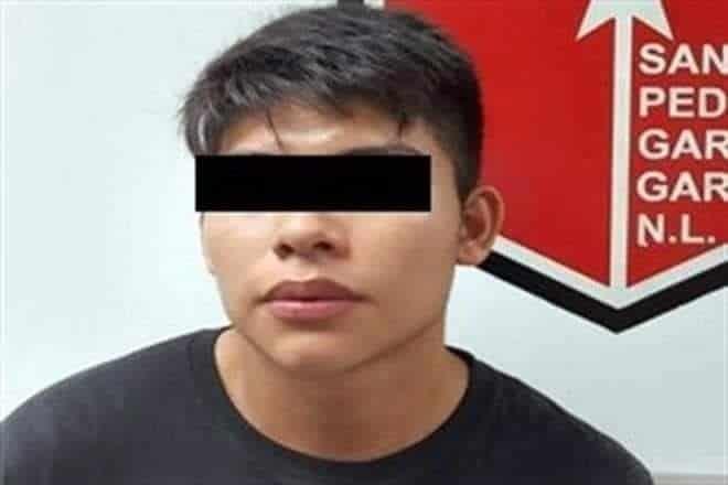 Detienen a joven por robar celular