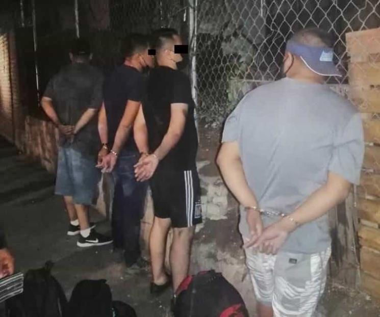 Arresta policía a “grafiteros” Arresta policía a “grafiteros”