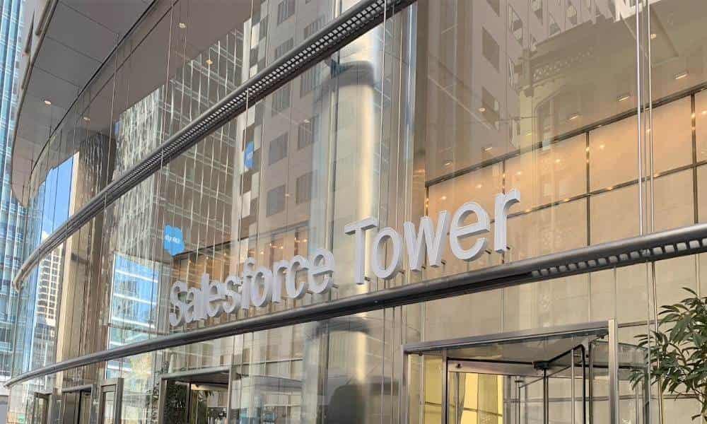 Salesforce mejora sus previsiones