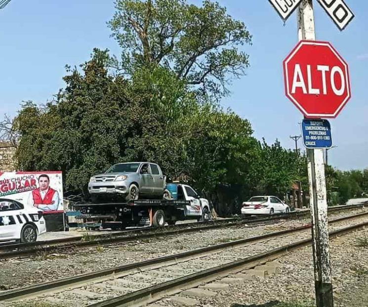 Muere ciclista arrollado por camioneta en Linares