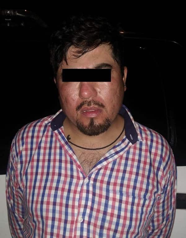 Arrestado en el momento en que sustraía la batería de una camioneta estacionada