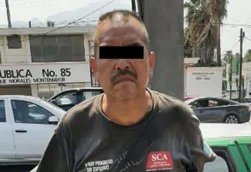 Conductor es detenido al circular en taxi robado