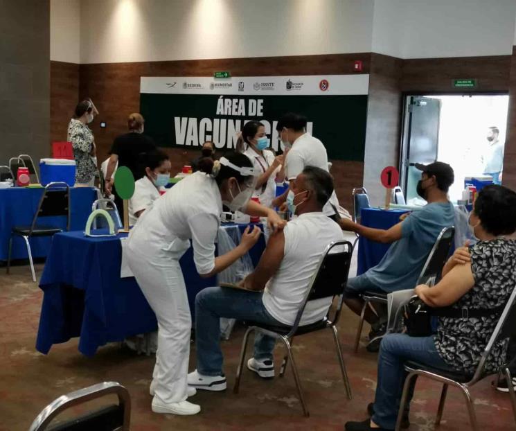 Transcurre con orden Vacunación Anticovid en HU