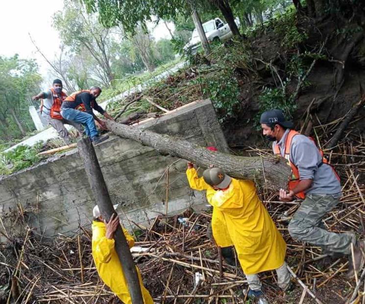 Terminan atrapados por lluvias