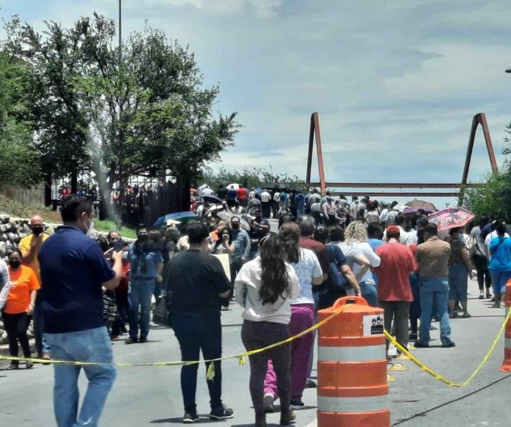 Arranca vacunación de 40-49 y se satura módulo de Cintermex Arranca vacunación de 40-49 y se satura módulo de Cintermex