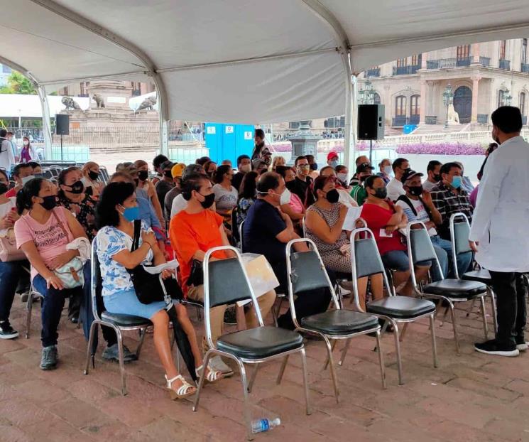 Arranca con orden en Monterrey vacunación 50-59