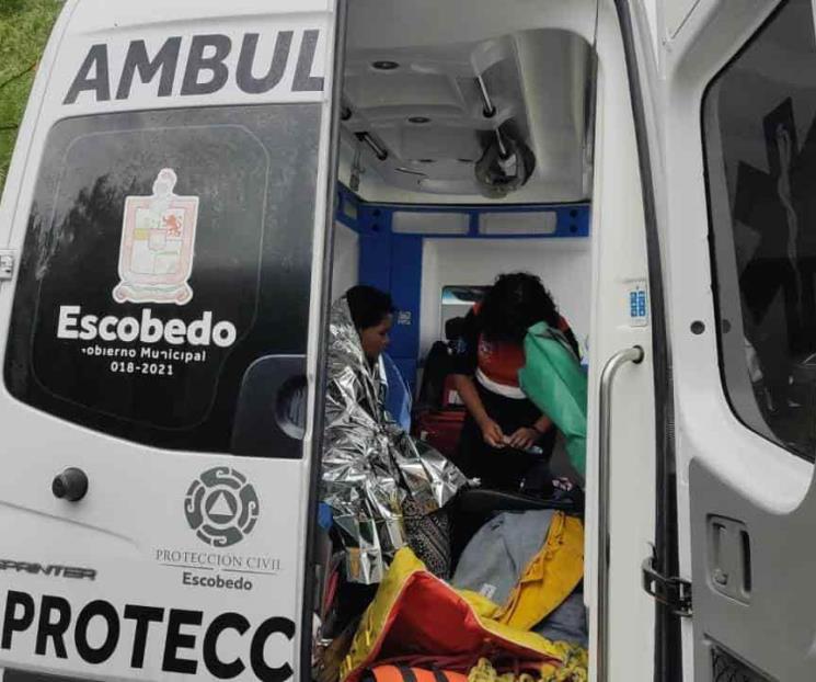 Salvan a mujer atrapada en río en Escobedo Salvan a mujer atrapada en río en Escobedo