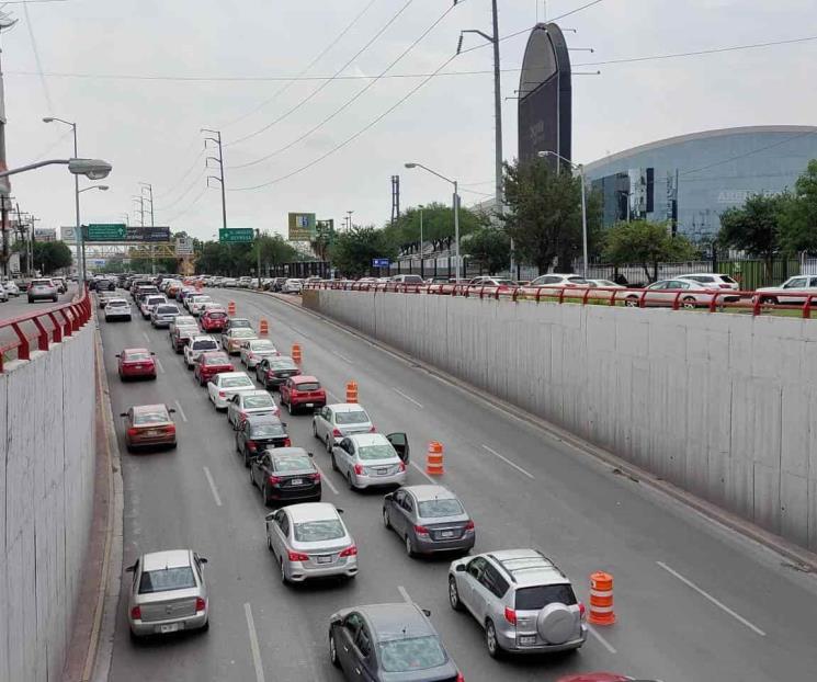 Siguen largas filas y caos vial por vacunas a los de 40-49 Siguen largas filas y caos vial por vacunas a los de 40-49