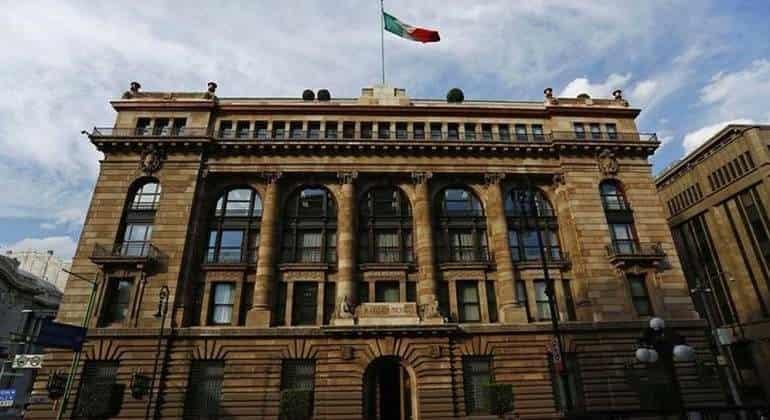 Banxico ajusta previsiones del PIB Banxico ajusta previsiones del PIB